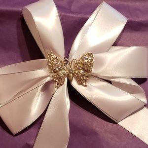 White butterfly hair bow NWOT